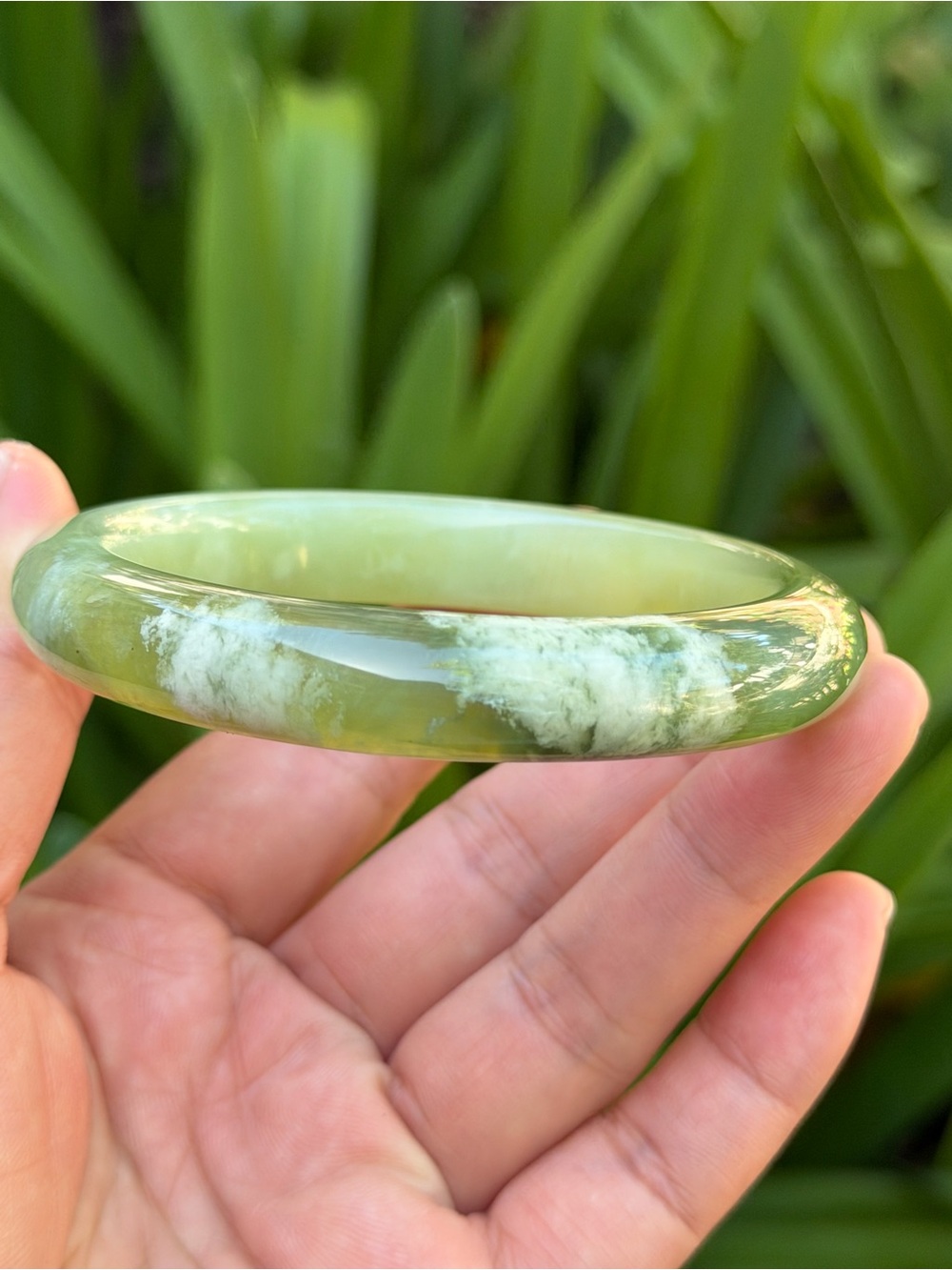 63mm‎ inner diameter snow Xiuyu jade bangle 1902